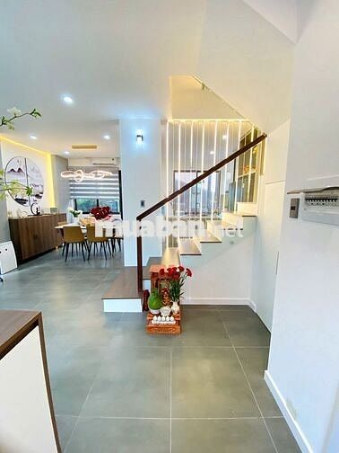 CHO THUÊ NHÀ PHỐ VƯỜN FULL NỘI THẤT 13TR Ở NGAY