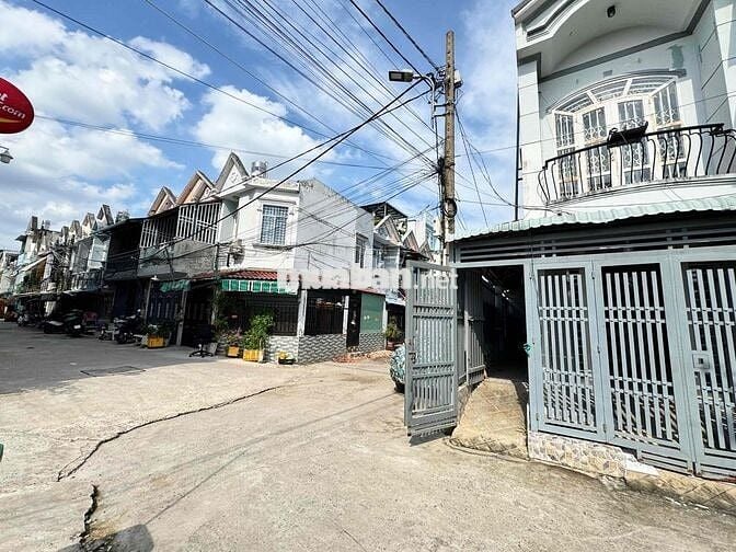 Bán Căn Góc 2 Mặt Tiền, Hẻm xe hơi, Lê Văn Lương ngay Cầu Long Kiển