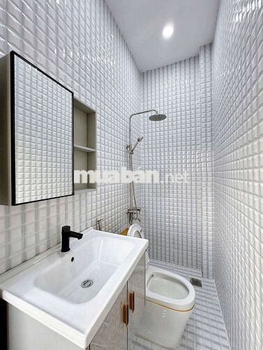 NHÀ 3 LẦU - ĐƯỜNG NGUYỄN VĂN TRỖI