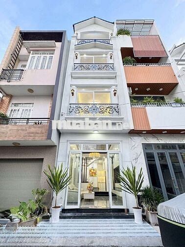 NHÀ 3 LẦU - ĐƯỜNG NGUYỄN VĂN TRỖI