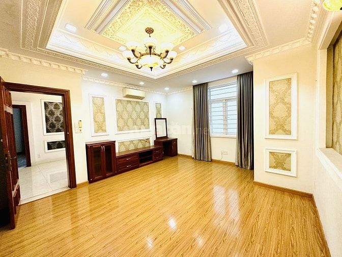 Biệt thự kiến trúc Pháp 2 mặt tiền Trường Sa, giá siêu hời chỉ 47 tỷ