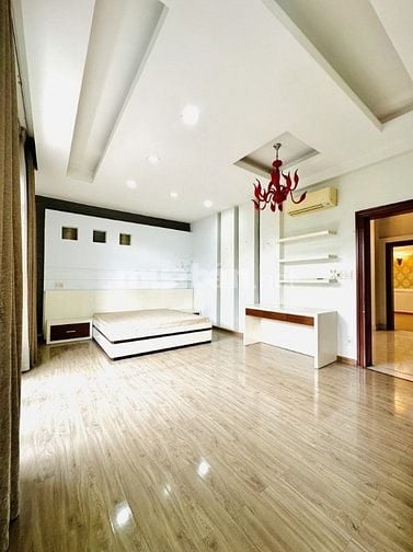 Biệt thự kiến trúc Pháp 2 mặt tiền Trường Sa, giá siêu hời chỉ 47 tỷ