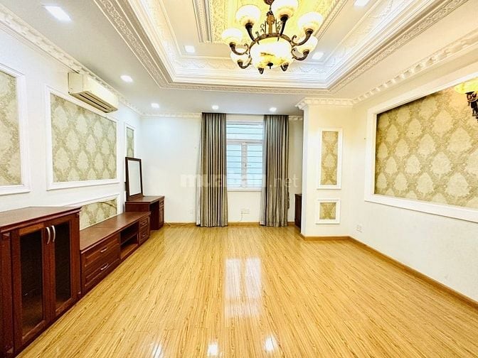 Biệt thự kiến trúc Pháp 2 mặt tiền Trường Sa, giá siêu hời chỉ 47 tỷ