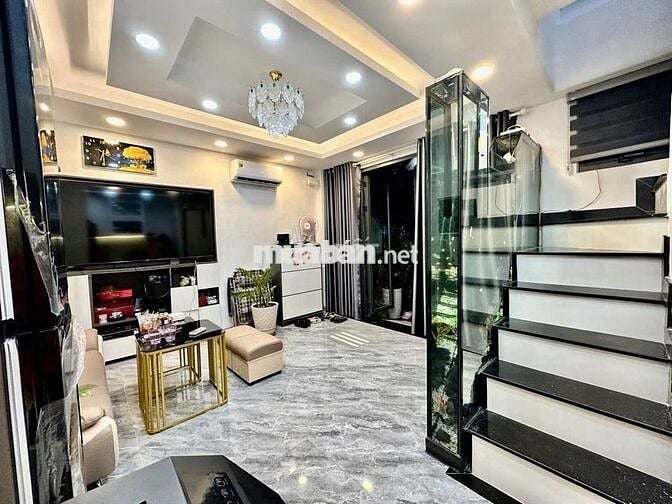 Chính chủ bán nhà ngang 5m HXH, Bến Vân Đồn Quận 4 cách đường lớn 10m