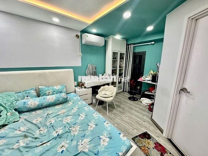 Chính chủ bán nhà ngang 5m HXH, Bến Vân Đồn Quận 4 cách đường lớn 10m