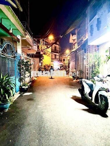 Bán nhà Bà Hom 2 tầng, nở hậu, 20.5m2, 5m ra hẻm xe tải