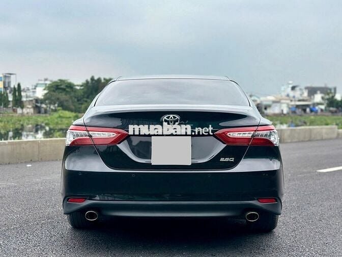 Toyota Camry 2.5Q 2021 cọp zin