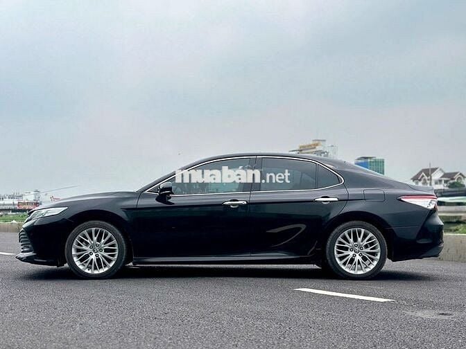 Toyota Camry 2.5Q 2021 cọp zin