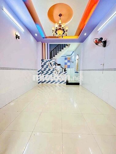 Nhà giáp Lê Văn Quới - DT:4x13 - đúc 3 tầng BTCT- hẻm xe hơi - Chỉ 5.x