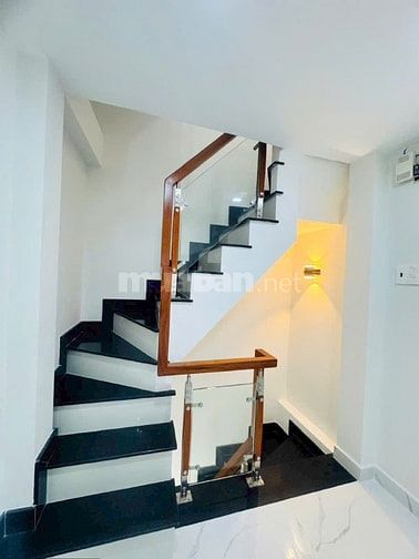 Bán nhà MT 181 Nhật Tảo, P8, Q10. DT 3x10m, trệt, lửng, 2 lầu, ST, 5P
