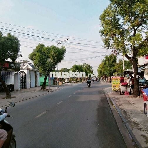 Cần bán gấp nhà mặt tiền đường sông hành, thị trấn hóc môn TP HCM