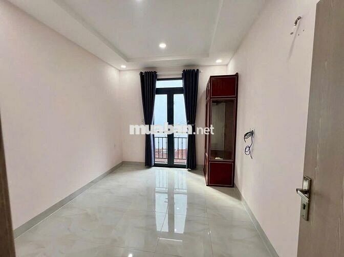 BÁN NHÀ HẺM VF3 2MT - NGANG 6,5M- 4PN-5WC - HDT 35TR-GIÁ 8TỶ2 TL 4TANG