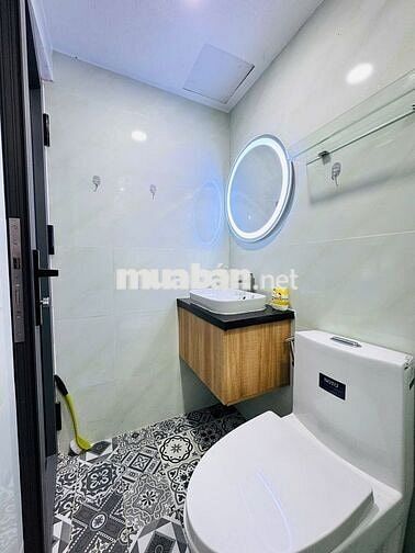 CĂN HỘ FULL NỘI THẤT CỬA SỔ TRỜI 30m2 - Thang Máy