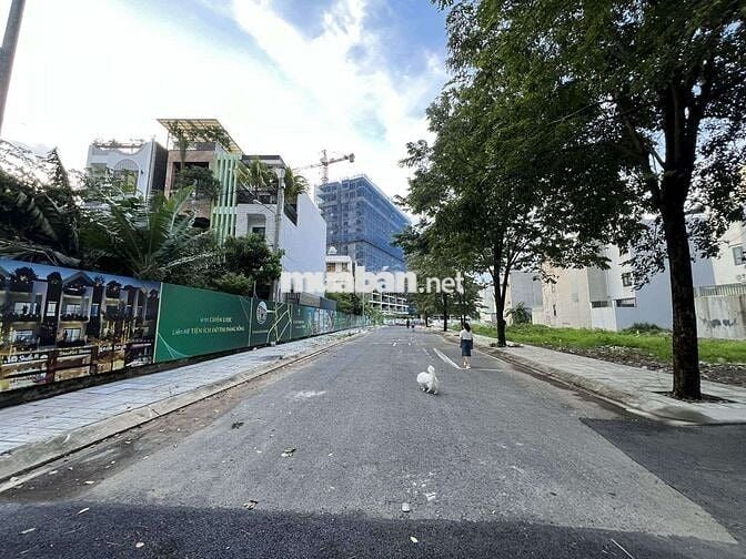 NHÀ 4 LẦU ĐƯỜNG XE HƠI TRÁNH THOẢI MÁI, KHU DÂN CƯ Thăng Long Homes