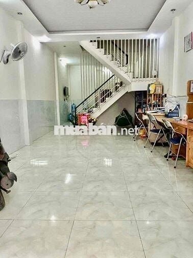 Nhà Sạch Sẻ DT 120m2 1Trệt 1Lầu 3Pn 2Wc Sân Xe Máy Hẻm Ôtô Ngã Tư Ga