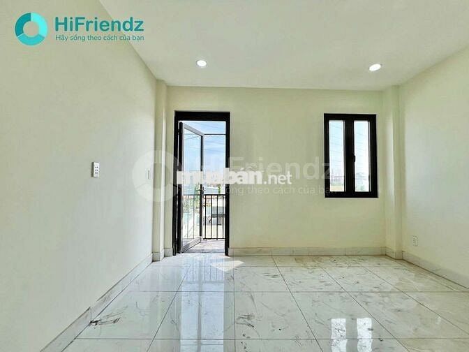 STUDIO BAN CÔNG GẦN ĐẠI HỌC NGUYỄN TẤT THÀNH