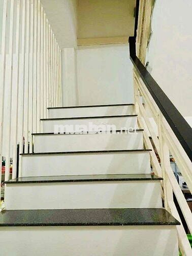 Nhà Sạch Sẻ DT 120m2 1Trệt 1Lầu 3Pn 2Wc Sân Xe Máy Hẻm Ôtô Ngã Tư Ga