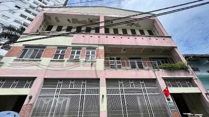 Cho Thuê Nhà Xưởng 1200m2 Đường Lũy Bán Bích, Gầm Khu Đầm Sen