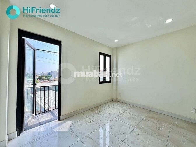 STUDIO BAN CÔNG GẦN ĐẠI HỌC NGUYỄN TẤT THÀNH