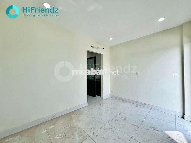 STUDIO BAN CÔNG GẦN ĐẠI HỌC NGUYỄN TẤT THÀNH
