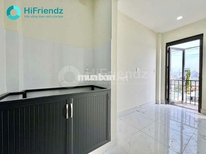 STUDIO BAN CÔNG GẦN ĐẠI HỌC NGUYỄN TẤT THÀNH
