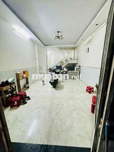 Nhà Sạch Sẻ DT 120m2 1Trệt 1Lầu 3Pn 2Wc Sân Xe Máy Hẻm Ôtô Ngã Tư Ga