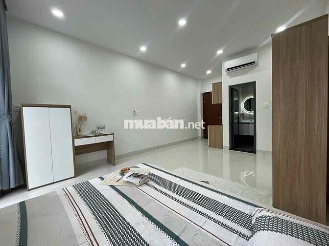 Căn Hộ Full Nội Thất Ban Công Gần Đại Học UEF Giáp Q1
