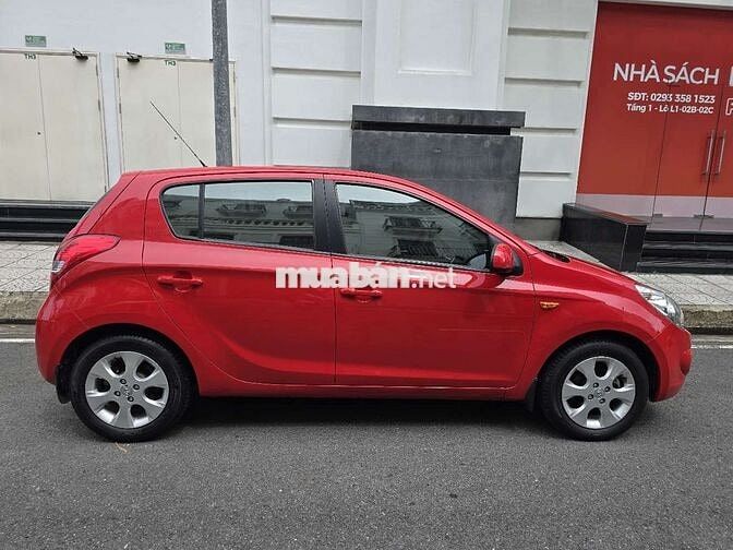 Hyundai i20 2011 1.4 AT - 50000 km trùm mền