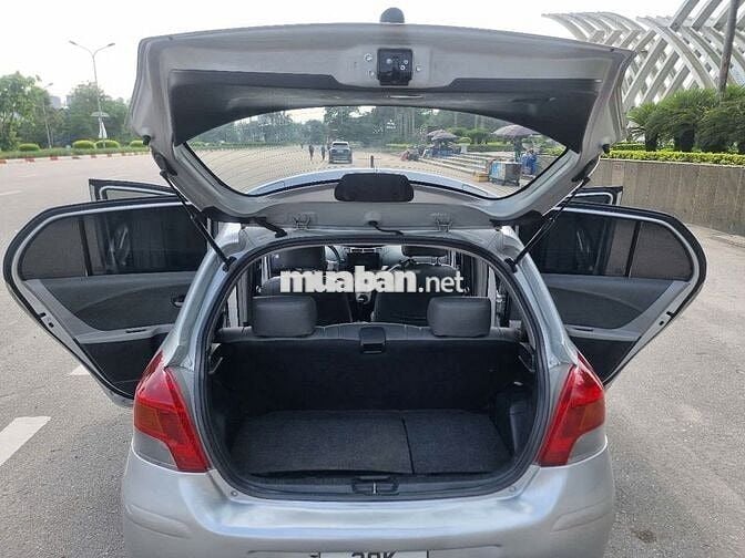 Toyota yaris 1.5 G 2012