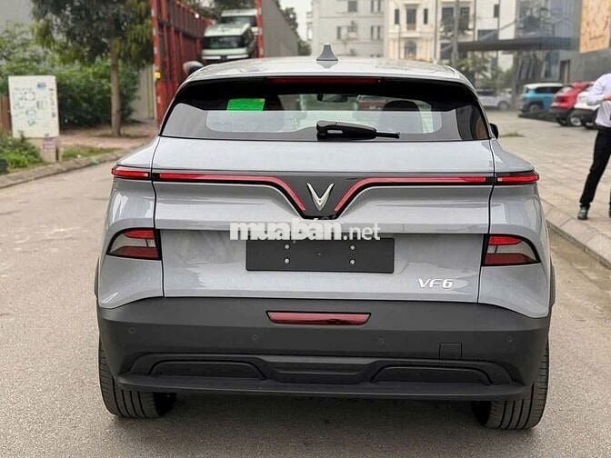 VinFast VF6 Eco 2025