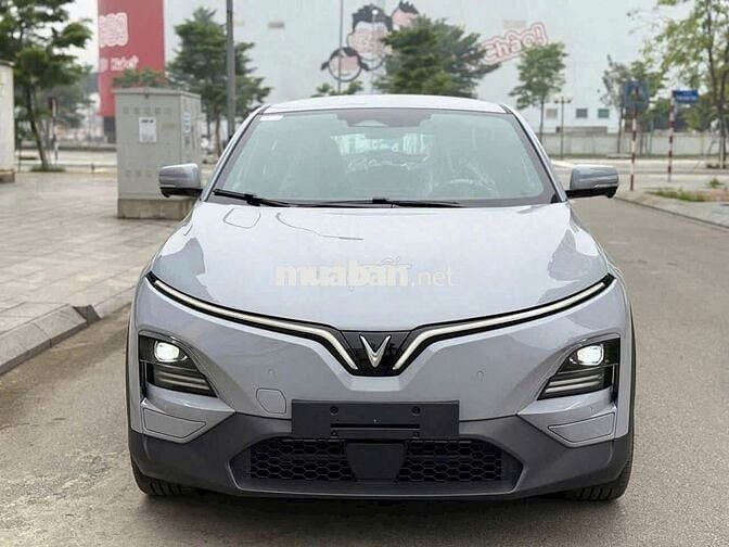VinFast VF6 Eco 2025