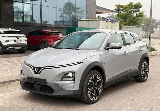 VinFast VF6 Eco 2025