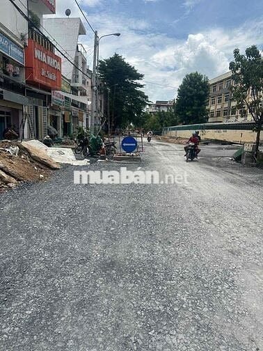 nhà thuê MT 2D Bình Tân, 3,5 tấm 52m2 4PN, thông ra đường lớn, 11tr