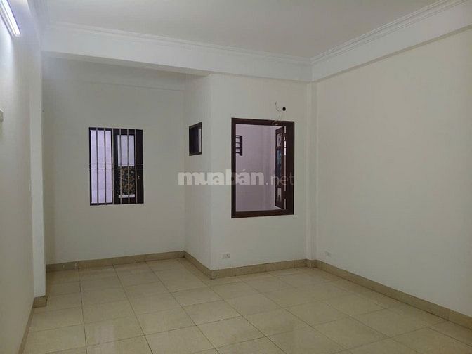 Cho thuê nhà riêng, 4 tầng, giao thông đi lại thuận tiên