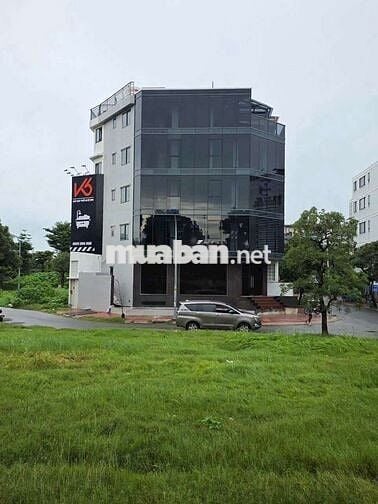 CHO THUÊ TOÀ NHÀ MT NGUYỄN HỮU THỌ, ĐỐI DIỆN TRƯỜNG TÔN ĐỨC THẮNG Q7