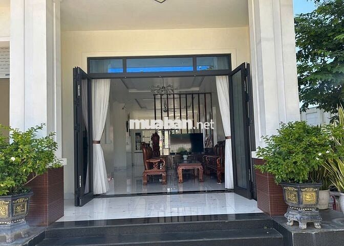 Biệt thự vườn 265 m2, 2 mặt tiền, sân vườn rộng ngay trung biển Mỹ Khê