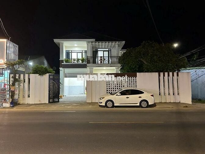 Biệt thự vườn 265 m2, 2 mặt tiền, sân vườn rộng ngay trung biển Mỹ Khê