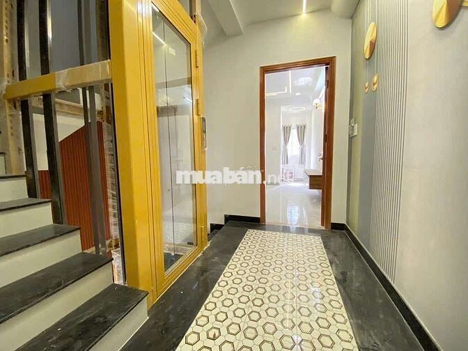 Bán nhà HXT, sát MT: 8x4m, SHR, 2 tầng, vào ở ngay