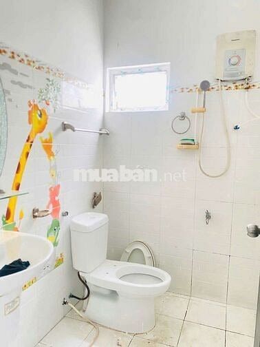 Cho thuê phòng trong nhà nguyên căn mới xây sát Q10,Q5