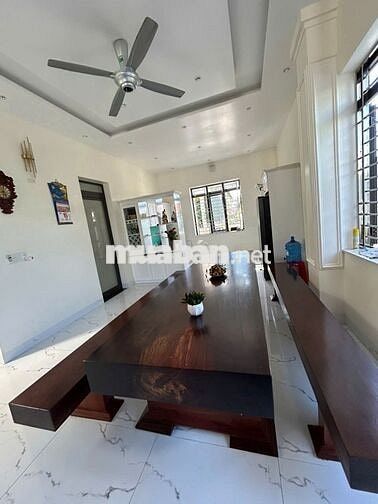 Biệt thự vườn 265 m2, 2 mặt tiền, sân vườn rộng ngay trung biển Mỹ Khê
