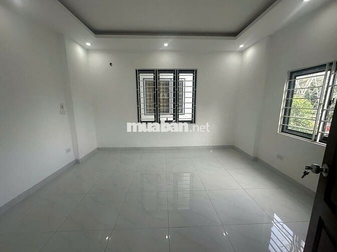 Nhà ngay Bưu điện đường đôi Chúc Sơn chỉ 100m SD30m2*4T Giá 3.25 tỷ