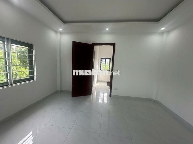 Nhà ngay Bưu điện đường đôi Chúc Sơn chỉ 100m SD30m2*4T Giá 3.25 tỷ
