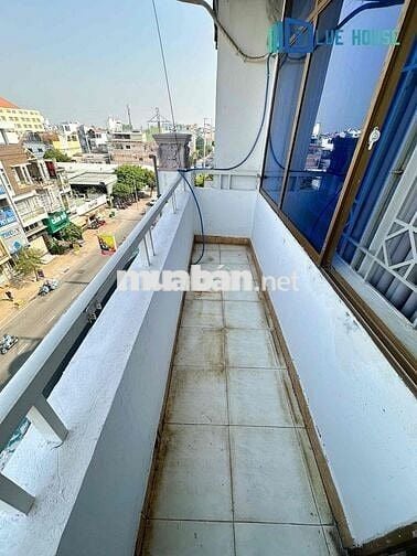 căn hộ 2 phòng ngủ + ban công + full nội thất Quận 11