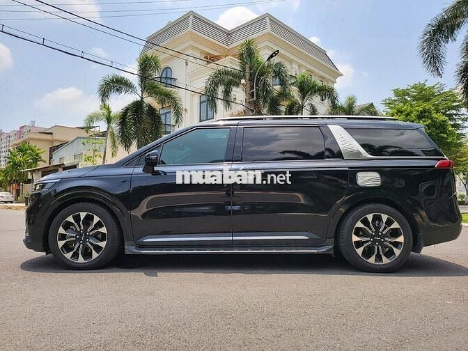 Kia Carnival Signature bản full option gia đình sd