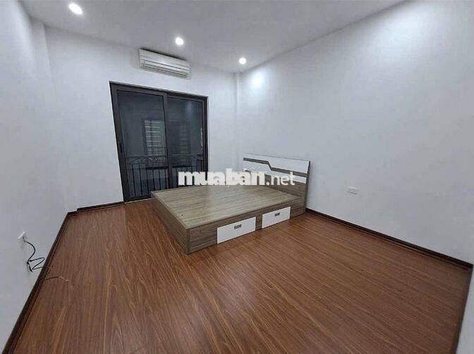 Em Công  bán nhà 44m,4t tại Tô Hiệu,HĐ,cách ô tô đỗ chỉ vài mét,giá 8t