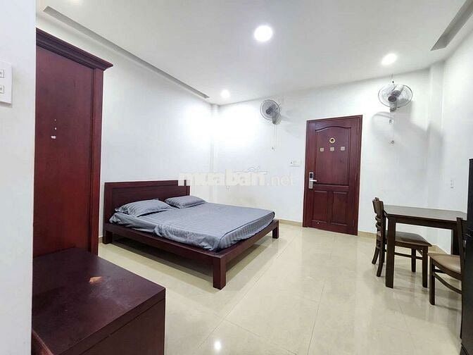PHÒNG NGỦ SIÊU RỘNG CỬA SỔ LỚN NGAY DH KINH TẾ, DH BÁCH KHOA, SÀI GÒN