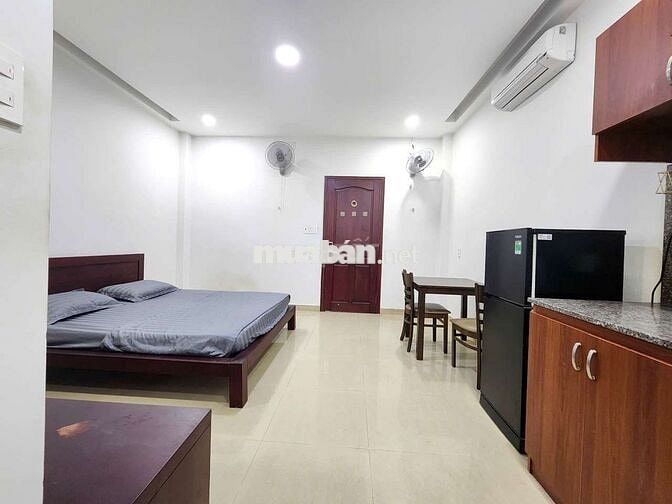 PHÒNG NGỦ SIÊU RỘNG CỬA SỔ LỚN NGAY DH KINH TẾ, DH BÁCH KHOA, SÀI GÒN