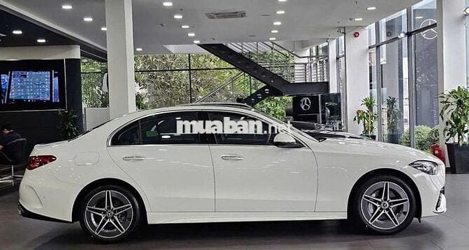 Mercedes-Benz C300 AMG 2025