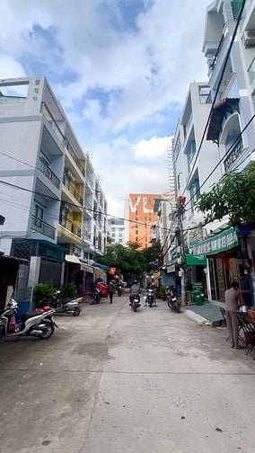 GẤP BÁN HẠ 2 TỶ- NGAY ĐH VĂN LANG- NGANG KHỦNG 10M- 7 TẦNG- 27,xT TL