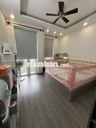 CHÍNH CHỦ CẦN BÁN NHÀ PHỐ ĐẸP – FULL NỘI THẤT – 3PN,2WC, SÂN THƯỢNG
